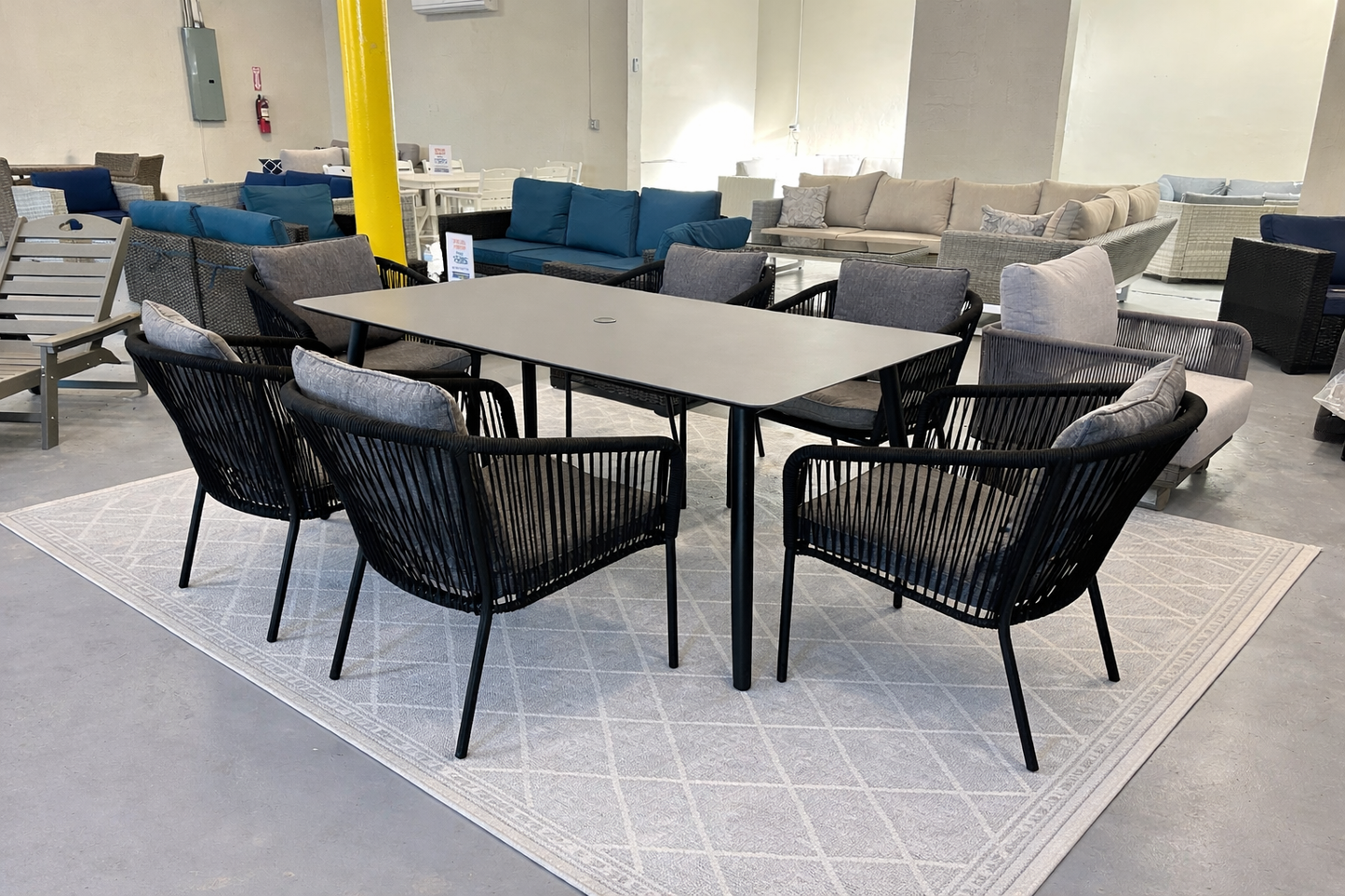 Malibu Dining (Black/Grey)